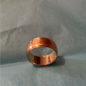 Gold wedding band